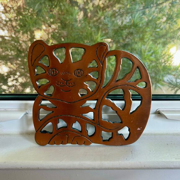 Vintage 1996 Cast Iron Cat Trivet – Copper Finish Metal Kitchen Décor - Picture 3 of 8